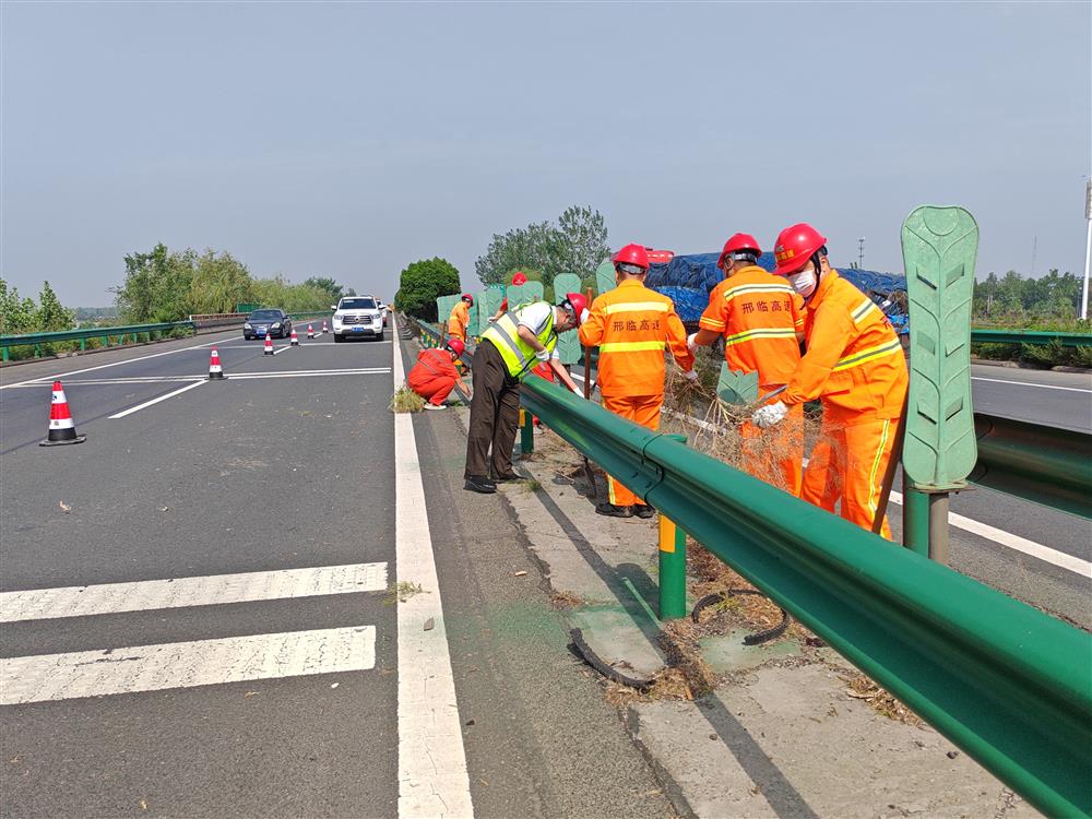 提升路域环境整体形象，打造安全舒适的道路通行环境。