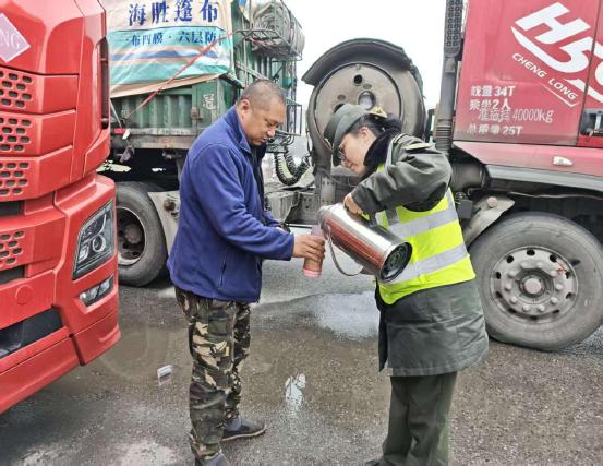 邢临高速鸡泽站开展延伸服务2.jpg 邢临高速鸡泽站开展延伸服务2.jpg