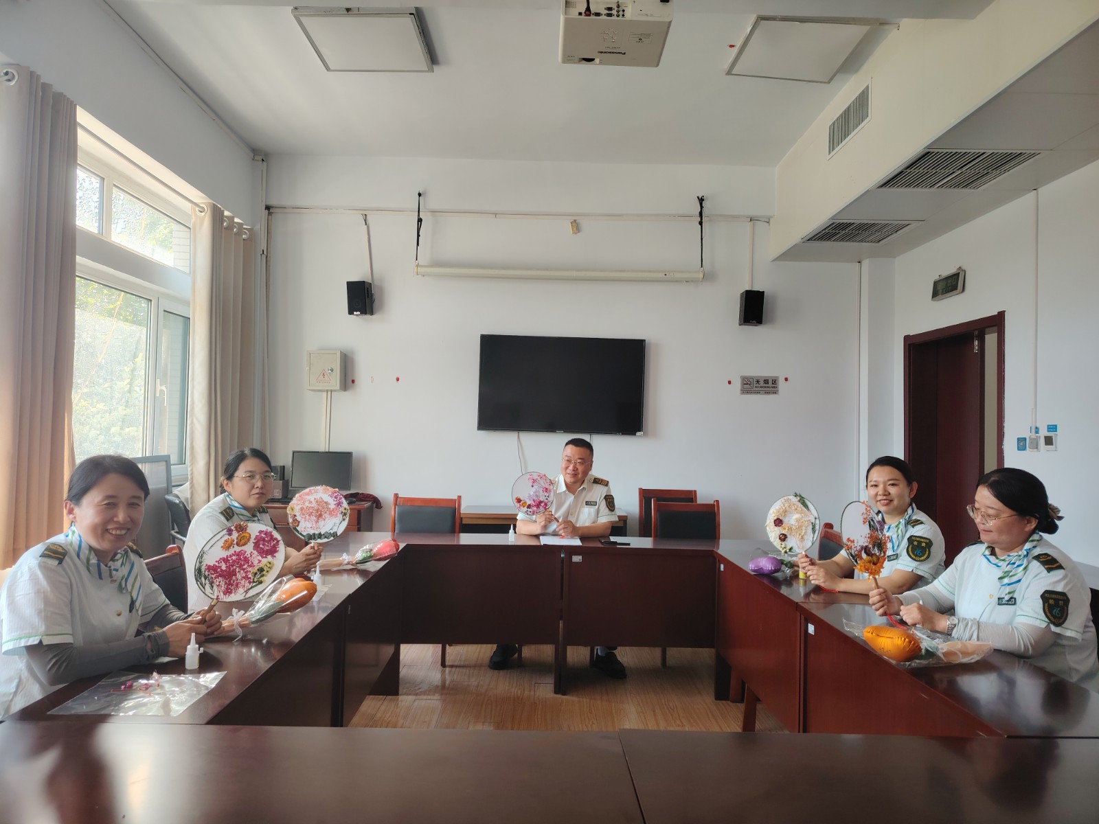 140.母亲节活动.jpg